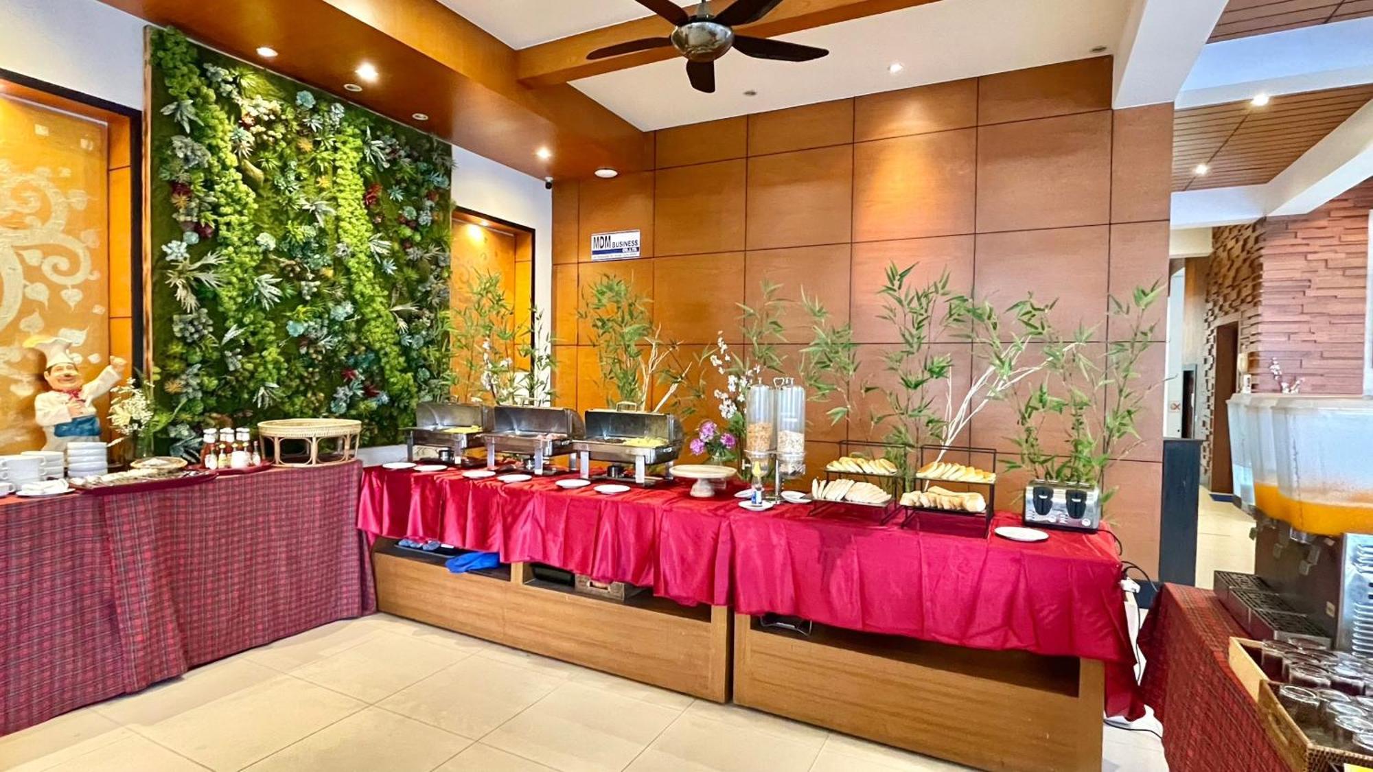 Baramee Resortel Patong Kültér fotó